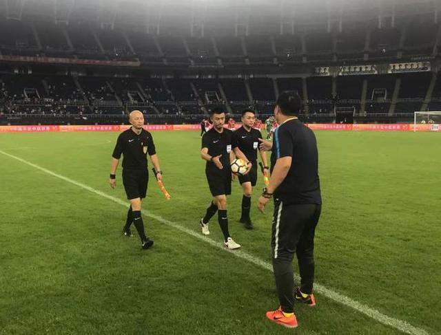  德甲裁判争议不断，VAR判罚再掀舆论风暴  