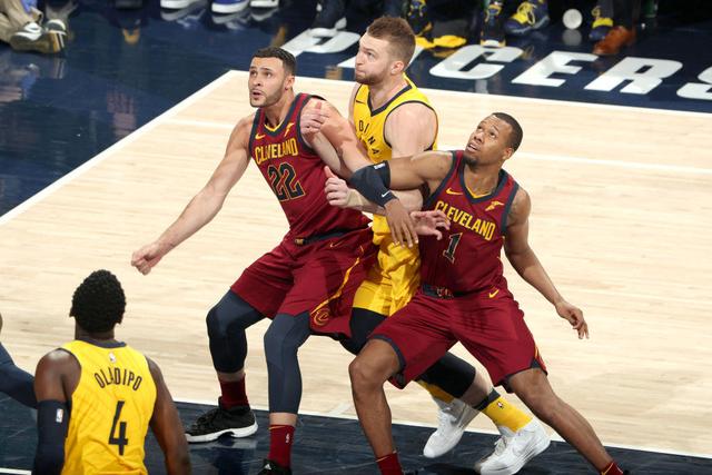  米切尔31分末节救主，骑士逆转步行者  